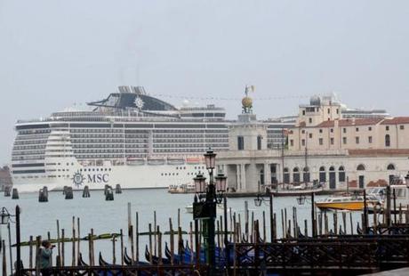 Le MSC Preciosa dans le bassin de San Marco le 5 avril 2014