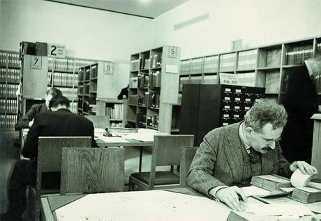 Walter Benjamin en 1937  par  Gisèle Freund