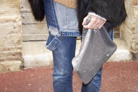  Pochette pailletée et (fausse) fourrure