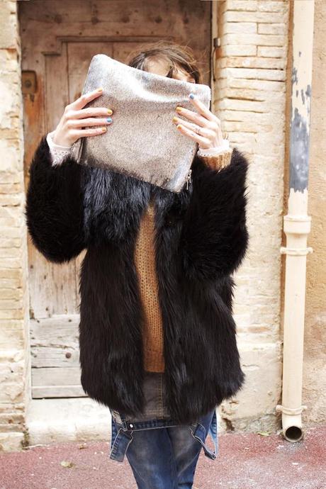 maje sandro khaan anniel 1 Pochette pailletée et (fausse) fourrure