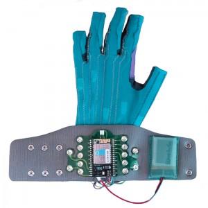 Des gants connectés qui associent des notes et des motifs musicaux aux gestes des musiciens, pour jouer en live sans instruments.