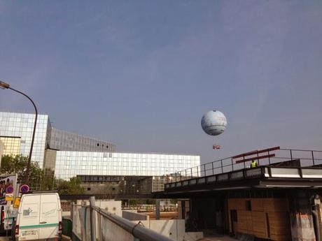 Surprise dans le ciel de Paris