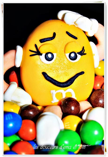 Cake design double m&m's