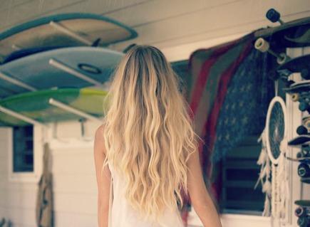 Cheveux de surfeuse 