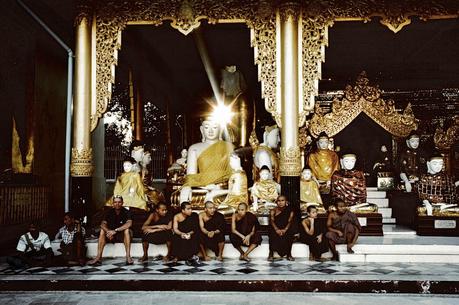 Birmanie (2): la pagode Shwe Dagon, la ferveur et le clinquant