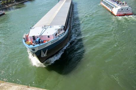 Au bord de l'eau...!