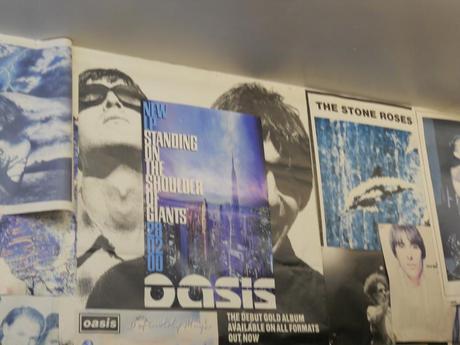 DSCN3804 Visite des lieux qui ont marqué le premier album dOasis, Definitely Maybe