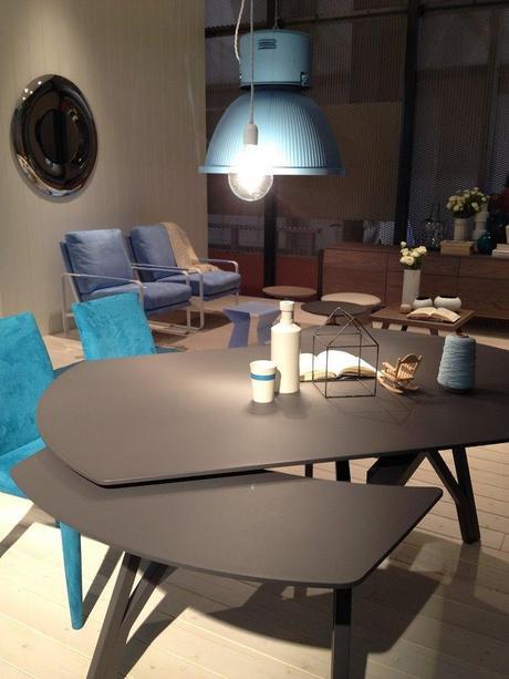 Bontempi, Italie, la table qui pivote selon le nombre des invités - Milan Design Week