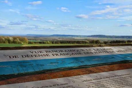 ... qui domine la plaine