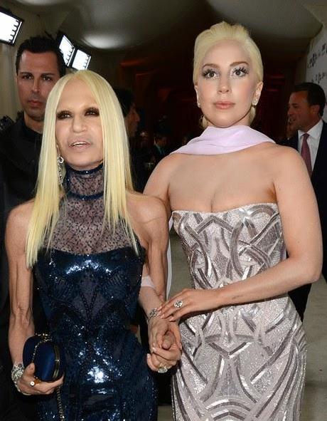Lady Gaga X Versace - Stop au Photoshop !