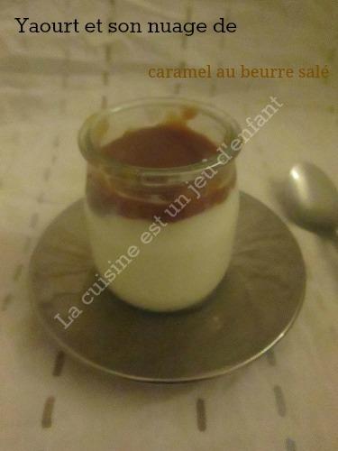 Yaourt et son nuage de caramel au beurre salé (sans yaourtière)