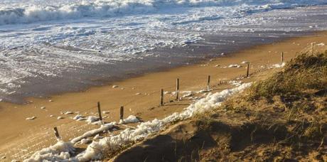 France, Bretignolles sur mer : les vagues érodent une dune AFP/ Hemis.fr