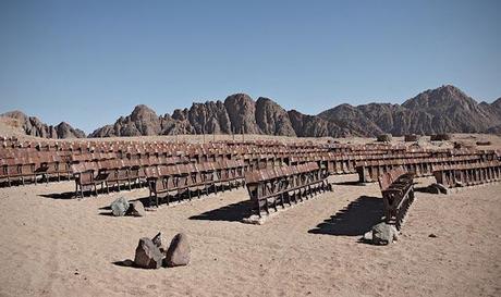 Le cinéma abandonné dans le désert du Sinaï vient d’être détruit cinema-abandoned-outdoor-movie-theater-in-the-desert-of-sinai1