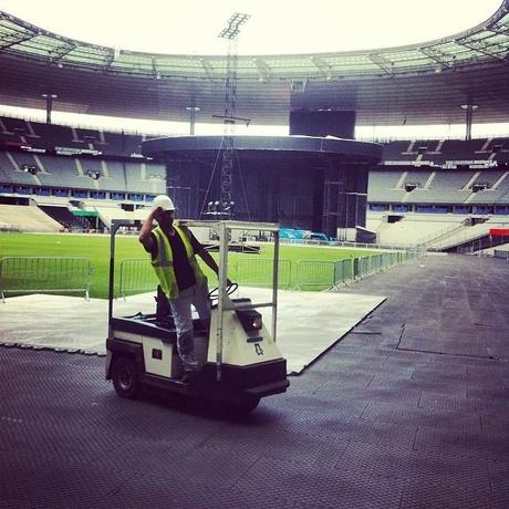 Adaptation de la scène pour le Stade de France