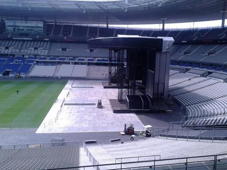 Adaptation de la scène pour le Stade de France