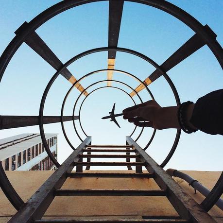 Photographie : Il transforme des avions en jouets