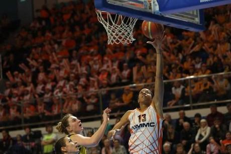 Candace-PARKER--Ekaterinbourg--vs.-Kursk_basket.ugmk.com.jpg