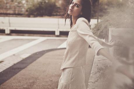 très belel photo de mariage, mariée moderne robe de laure sagazan en dentelle de calais style jane birkin vanessa paradis