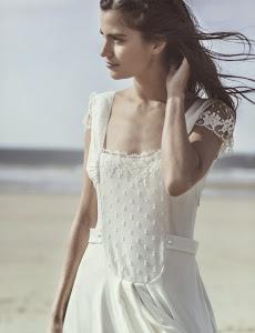 très belle robe de mariée brodée de perles , simple élégante, moderne, laure sagazan