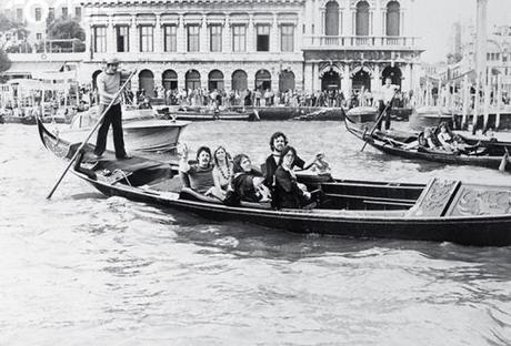 Paul e Linda McCartney a Venezia nel 1976 per un concerto dei Wings in piazza San Marco