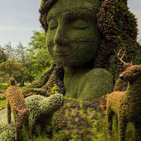 2-sculptures-vegetales-monumentales-installees-jardins-de-montreal