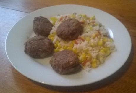 Boulettes de haricots rouges, riz aux poivrons et maïs [Recette]