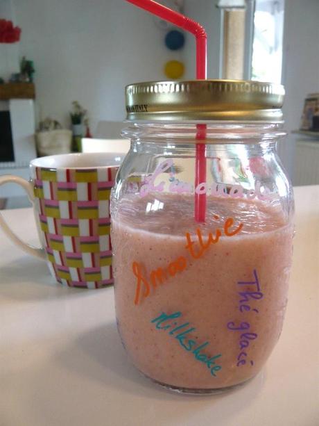 smoothie fraise banane orange goyave glace vanille mason jar