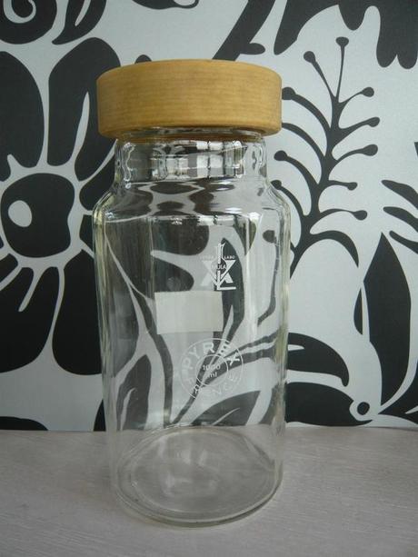 customisation d'un pot en pyrex d'officine