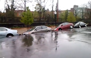 Vidéo : une rue s'effondre à Baltimore