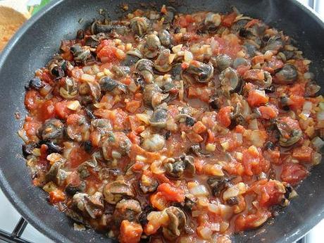 Raviolis frais et escargots à la tomate