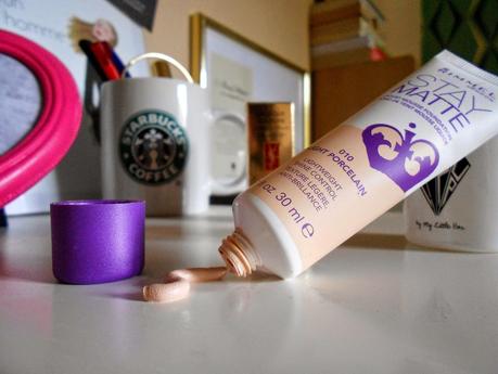 Le Cosmétique du Jeudi | Fond de Teint Stay Matte Liquid Mousse de Rimmel London