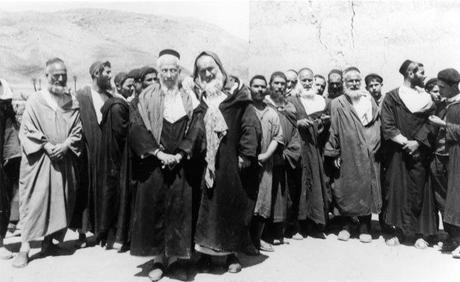 Le Conseil de la Communauté d’Oufrane (ou Ifrane de l’Anti Atlas). dernière photo d’une des plus anciennes communautés du Maroc, partie en Israël entièrement, en 1958