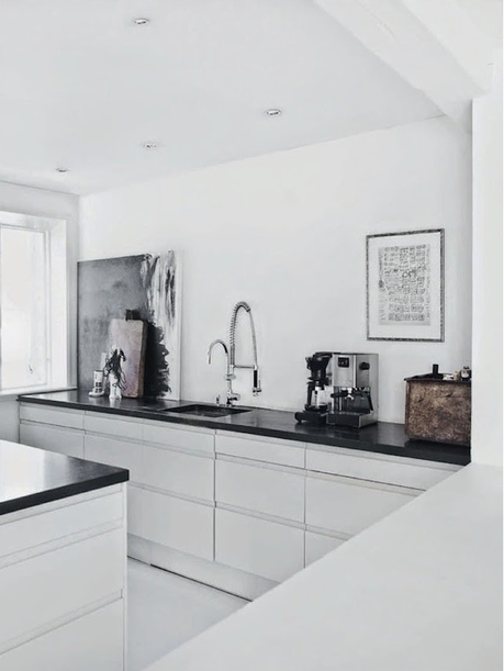 Suède / Une maison en blanc /