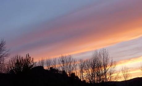 carnet,note,journal,écriture de soi,contrastes,blog littéraire de christian cottet-emard,aube,campagne,printemps,pluie,vent,tonte,herbe,prairie,prairie journal,saison,rocade,société de marché,économie de marché,société de consommation,société de consumation,réflexion,vie privée,rimsky-korsakov,quintette pour piano et vents,photo de ciel,matin