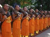 2014: 1000 moines dans rues d’Udonthani.