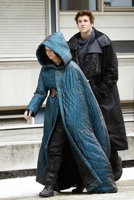 Jennifer Lawrence et Liam Hemsworth dans les rues Parisienne