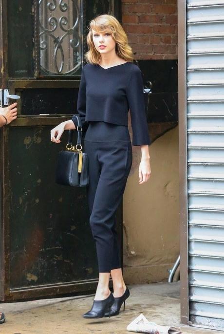 Le Look so sobre, so chic de Taylor Swift dans les rues de New York...