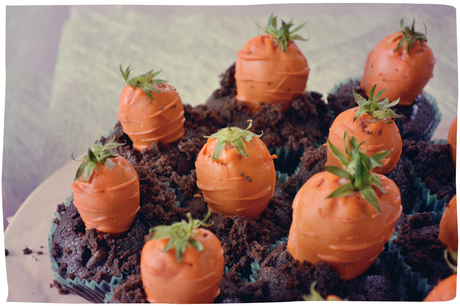 gâteaux de printemps, ou gâteaux de pâques : layer cake façon tiramisu et gâteaux jardins. Muffins chocolat, fraises façon carottes