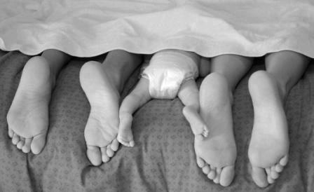 Fête des mères : prendre un enfant par la main