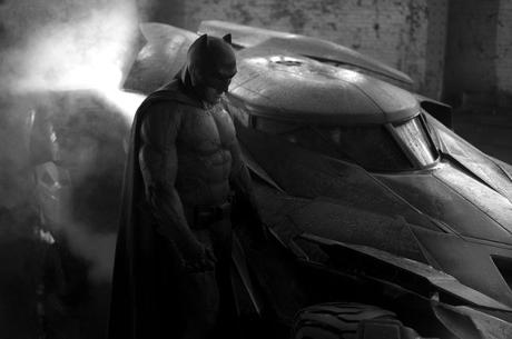 La première image de Ben Affleck en Batman avec sa Batmobile sur le tournage de Batman vs Superman