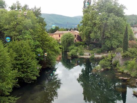 pour faire des ronds dans l'eau