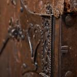 Serrure d'orfèvre sur l'ancienne porte du grand cloître