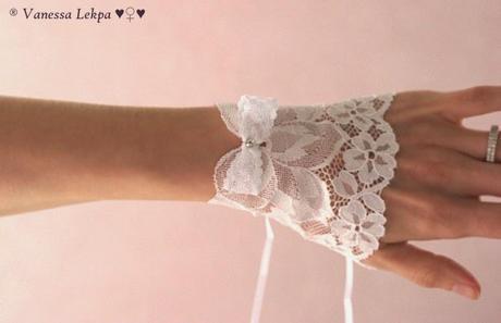 bijoux de mariée bracelet en dentelle de calais très jolie paire de manchettes de mariée en dentelle de Calais blanche création de Vanessa lekpa Atelier