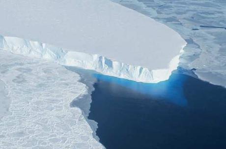 Les grands glaciers de l’Ouest de l’Antarctique contiennent suffisamment d’eau pour faire grimper le niveau des océans de 1,2 mètre. - AFP/NASA