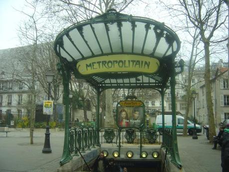 Art_Nouveau_metro_station_Abesses,_Paris_-_2011