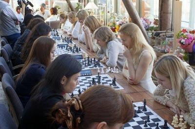 Test QI : blondes vs brunes aux échecs  