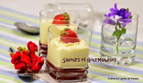Crème Aérienne sur Gelée de Fraises.