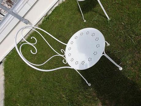 Table et chaises de jardins relookées
