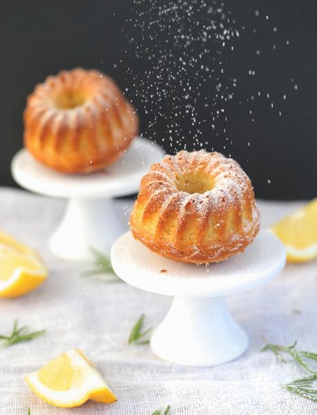 Cake citron , amandes romarin à base de lait fermenté