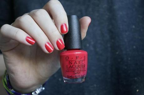 Red lights ahead… Where ? OPI vernis nailpolish swatch review